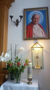 Relikwie świętego Jana Pawła II w Kaplicy DPS.