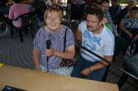 Muzyczno-wokalne zabawy podczas karaoke.