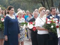 Pani Dyrektor z Mieszkańcami podczas Uroczystości.