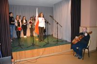Program słowno-muzyczny w wykonaniu młodzieży.