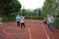 Zajęcia sportowe na boisku w Ogrodzie Terapeutycznym.