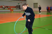 Pan Maciej pokonał trasę z hula hop w rekordowo krótkim czasie.