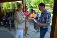 Spotkanie zakończyliśmy wręczeniem dyplomów i wyróżnień Mieszkańcom Domu.