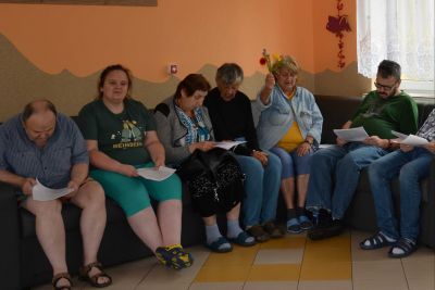 Mieszkańcy chętnie śpiewali wszystkie piosenki podczas naszego spotkania.
