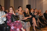 Pani Dyrektor naszego Domu wśród publiczności zgromadzonej podczas spotkania.