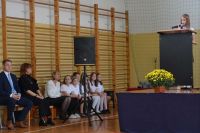 Rozpoczęcie uroczystości z okazji Święta Szkoły Podstawowej im. Jana Pawła II w Dębinkach.