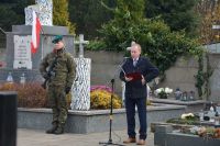 Rozpoczęcie uroczystości patriotycznych na cmentarzu parafialnym w Nasielsku.