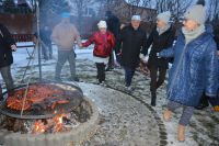 Pani Kaja poprowadziła tancerzy wokół ogniska.