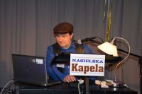 Czy to DJ czy jednoosobowa muzyczna kapela?
