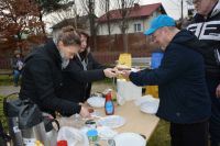 Pieczona kiełbaska z cebulką i chlebkiem dla Pana Mirosława.