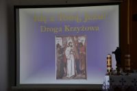 W Wielki Piątek, w bliskości Grobu Pana Jezusa, czytaliśmy wspólnie Rozważania Drogi Krzyżowej.