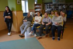 Uczestnicy spotkania z okazji dziewiętnastej rocznicy śmierci Jana Pawła II.