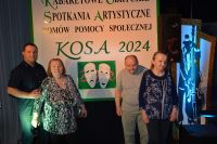 Pamiątkowe zdjęcie naszej grupy z XXI Kabaretowych Obryckich Spotkaniach Artystycznych 2024.
