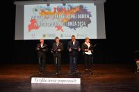 Nasi artyści na scenie za chwilę rozpoczną swój występ.
