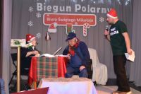 Świąteczne dekoracje, Jasełka oraz wspólne zajęcia w ostatnich dniach przed Bożym Narodzeniem.