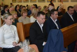 Nasi Mieszkańcy z Panią Kierownik podczas Mszy Świętej w kaplicy Szpitala Wojewódzkiego w Płocku.