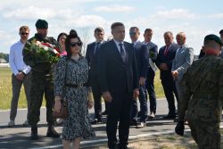 Zdjęcia z przebiegu uroczystości patriotycznej w Popowie Borowym, w której uczestniczyła delegacja naszego Domu.