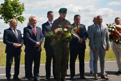 Zdjęcia z przebiegu uroczystości patriotycznej w Popowie Borowym, w której uczestniczyła delegacja naszego Domu.