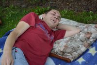 Zdjęcia z naszego pierwszego pikniku w Ogrodzie Terapeutycznym, zorganizowanego latem 2025.