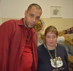 Pan Oskar i Pani Olga podczas Święta Ziemniaka w Domu Pomocy Społecznej „Leśny” w Warszawie.