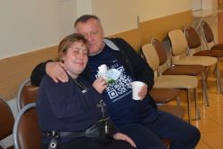 Odpoczynek przy chłodnych lodach i ciepłej herbacie.