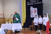 Podczas Uroczystości z okazji Święta Szkoły Podstawowej im. Jana Pawła II w Dębinkach uczestniczyliśmy we Mszy Świętej.