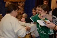 Bożonarodzeniowa wizyta Uczniów z nasielskiej szkoły w naszym Domu. Grudzień 2025 roku.