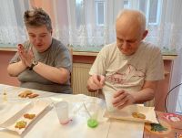 Świąteczne dekoracje oraz wspólne zajęcia w ostatnich dniach przed Bożym Narodzeniem 2025 roku.