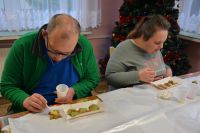 Świąteczne dekoracje oraz wspólne zajęcia w ostatnich dniach przed Bożym Narodzeniem 2025 roku.