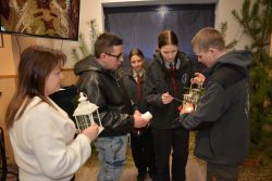 Wizyta harcerzy, którzy przekazali naszemu Domowi Betlejemskie Światło Pokoju. Grudzień 2025 roku.