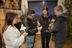 Wizyta harcerzy, którzy przekazali naszemu Domowi Betlejemskie Światło Pokoju. Grudzień 2025 roku.