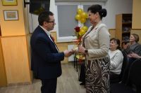 Program artystyczny poprzedziło wręczenie róży dla Pani Dyrektor przez jednego z Mieszkańców.