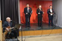 Pierwsza część programu artystycznego, czyli piosenki zaśpiewane przez naszych Mieszkańców.