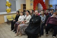 Liczna publiczność podczas imieninowego programu artystycznego przygotowanego dla Pani Dyrektor.