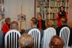 Spotkanie z poezją księdza Jana Twardowskiego w Miejsko-Gminnej Bibliotece Publicznej w Nasielsku.