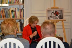 Spotkanie z poezją księdza Jana Twardowskiego w Miejsko-Gminnej Bibliotece Publicznej w Nasielsku.