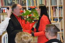 Spotkanie z poezją księdza Jana Twardowskiego w Miejsko-Gminnej Bibliotece Publicznej w Nasielsku.