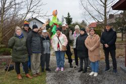 Grupowe zdjęcie z Marzanną przed wyruszeniem nad rzekę.