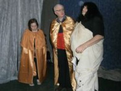 Czwarty Król rozmawia z mieszkańcami Jerozolimy.