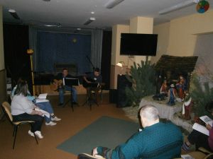 Wspólne śpiewanie kolęd i pastorałek.