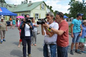 Pan Zbigniew filmuje i jest filmowany.